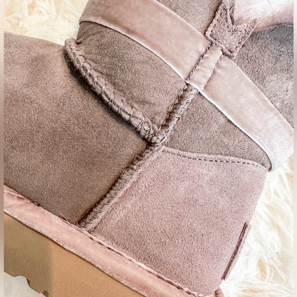 UGG W Karlie Brooch Boots - Picture 5 of 7